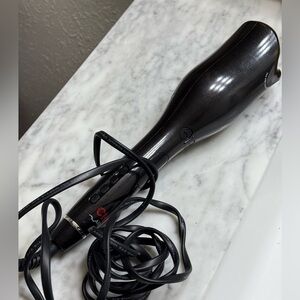 The device is a CHI Spin N Curl